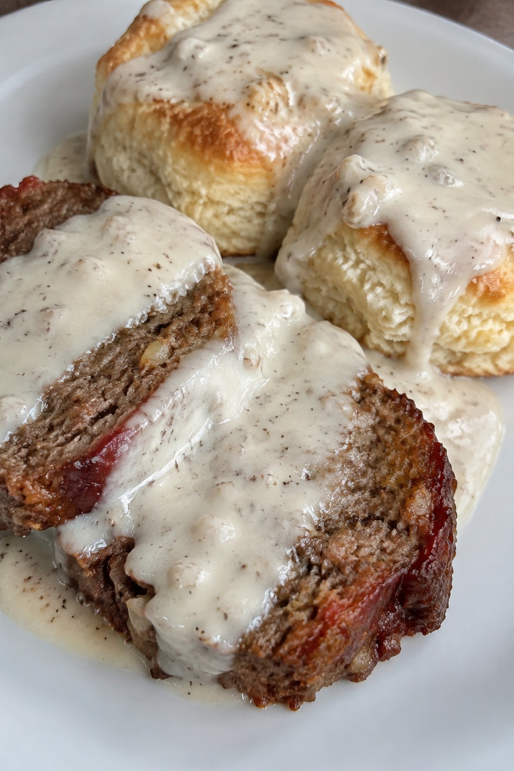 Classic Cracker Barrel-Style Meatloaf with Buttermilk Biscuits and Gravy
